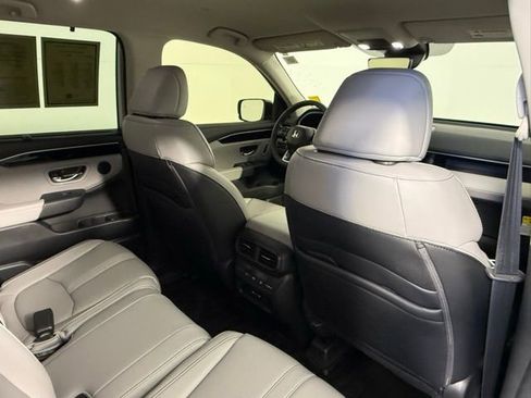 Used 2025 Honda Pilot EX-L image 39