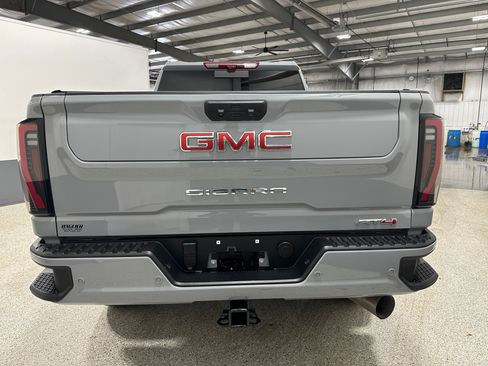 Used 2025 GMC Sierra 3500 AT4 w/ AT4 Premium Plus Package AWD/4WD image 9