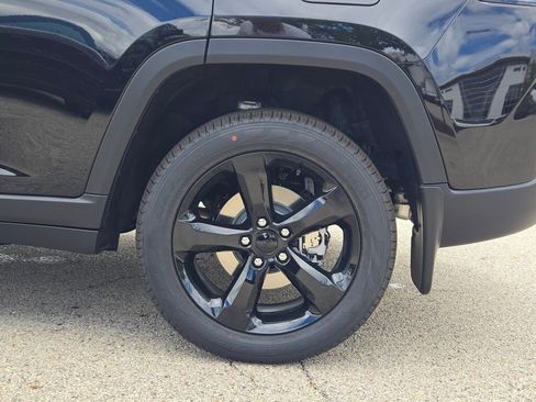 New 2025 Jeep Grand Cherokee Limited w/ Luxury Tech Group II image 16