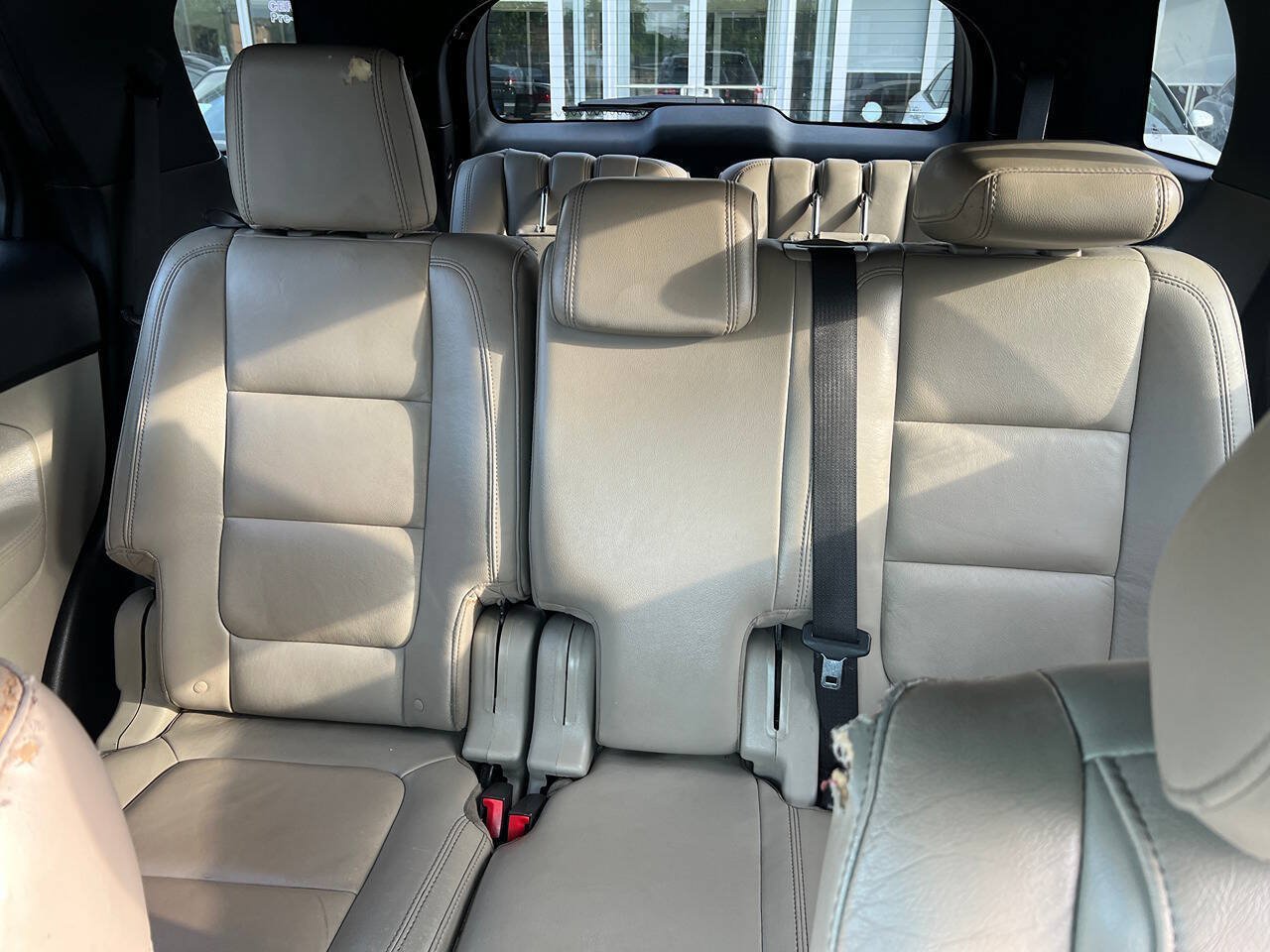 Used 2015 Ford Explorer XLT w/ Equipment Group 202A FWD image 16