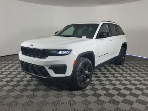 New 2025 Jeep Grand Cherokee Limited w/ Black Appearance Package image 8