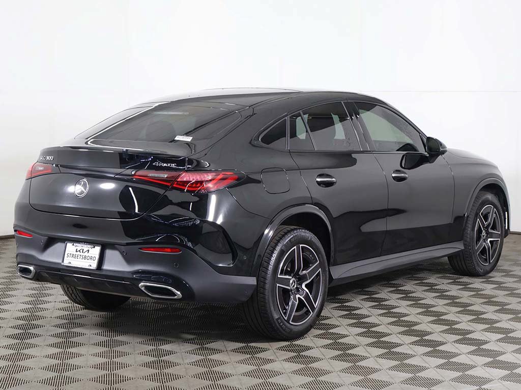 Used 2025 Mercedes-Benz GLC 300 4MATIC image 11