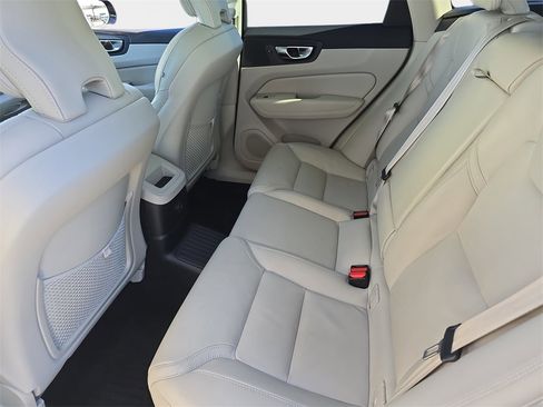 Used 2023 Volvo XC60 T8 Ultimate image 17