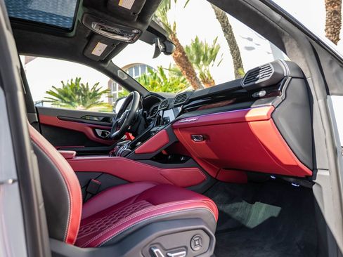 Used 2024 Lamborghini Urus S image 38