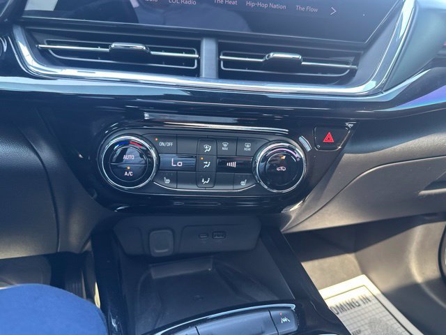Used 2024 Chevrolet Trax RS w/ Sunroof Package FWD image 36