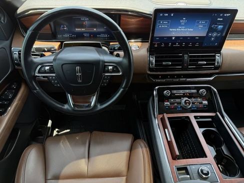 Used 2022 Lincoln Navigator Reserve AWD/4WD image 12