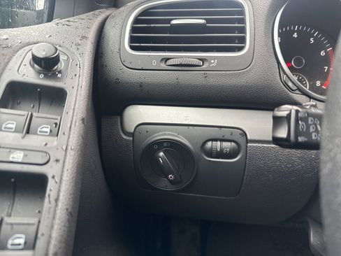 Used 2012 Volkswagen Golf 2.5L image 21