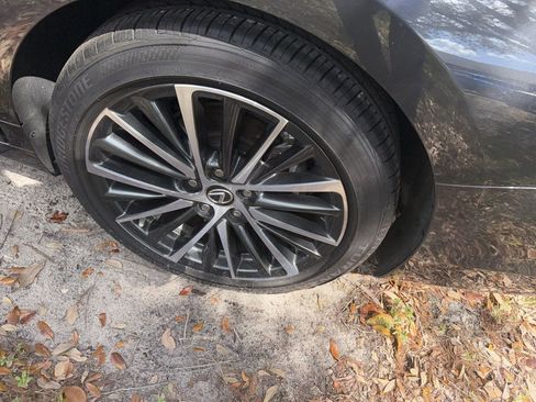 Certified 2025 Lexus ES 300h w/ Premium Package image 10