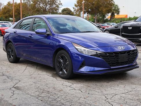 Used 2023 Hyundai Elantra SEL image 2