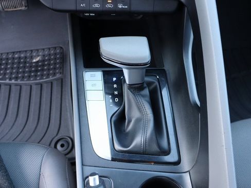 Used 2021 Hyundai Elantra SE image 13