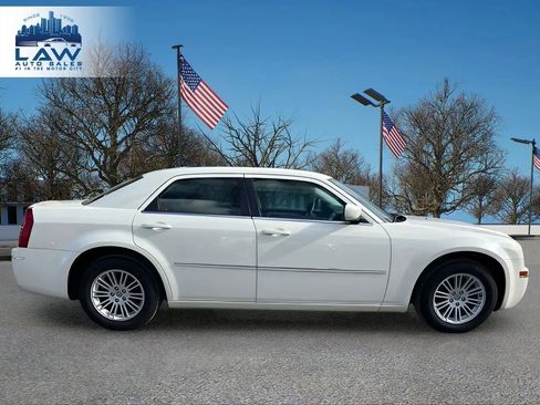 Used 2008 Chrysler 300 Touring w/ Comfort/Convenience Group image 4