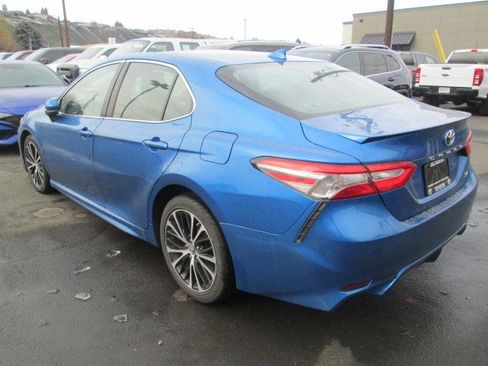 Used 2019 Toyota Camry SE image 2