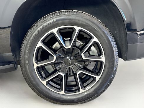 Used 2023 Chevrolet Suburban RST AWD/4WD image 34