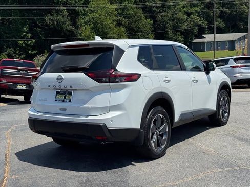 Certified 2026 Nissan Rogue SV FWD image 3