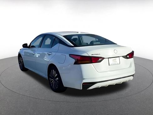Used 2025 Nissan Altima 2.5 SV image 10