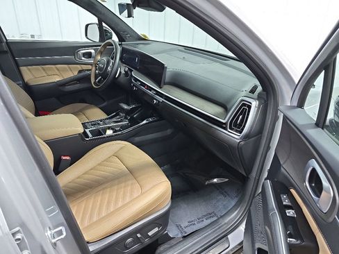 Used 2024 Kia Sorento SX Prestige w/ Olive Brown Leather Package AWD/4WD image 16