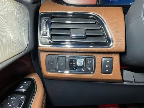 Used 2022 Lincoln Navigator Reserve image 22