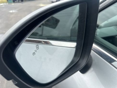 Used 2025 Nissan Pathfinder SV image 27