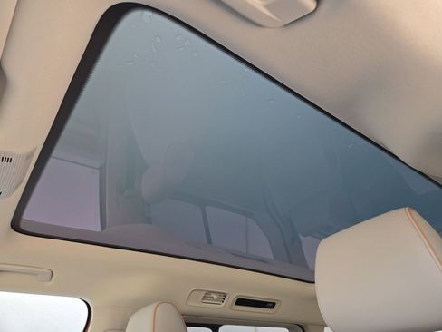 New 2025 Volkswagen ID. Buzz 1st Edition image 18