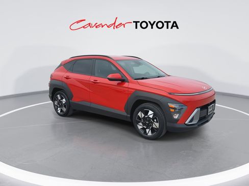 Used 2025 Hyundai Kona SEL FWD image 2