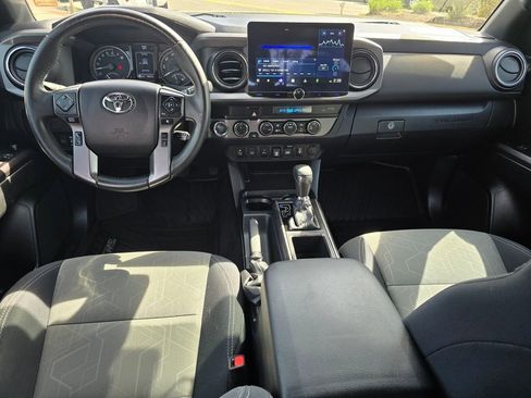 Used 2021 Toyota Tacoma TRD Off-Road w/ Technology Package AWD/4WD image 18