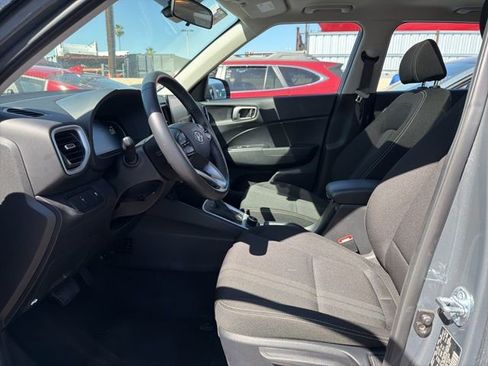 Used 2025 Hyundai Venue SEL image 8