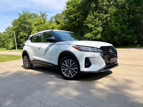 Used 2024 Nissan Kicks SR w/ SR Premium Package FWD image 1