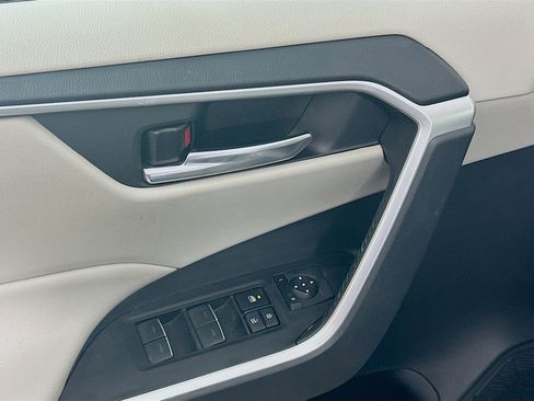 Used 2022 Toyota RAV4 XLE image 15