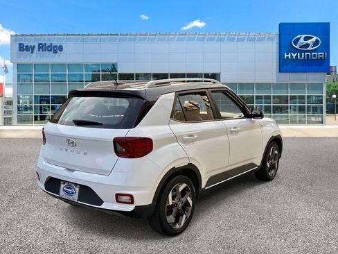 Used 2025 Hyundai Venue Limited FWD image 4