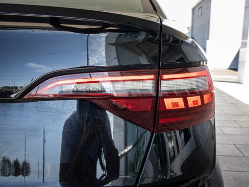 Used 2021 Volkswagen Jetta SE w/ SE Cold Weather Package image 13