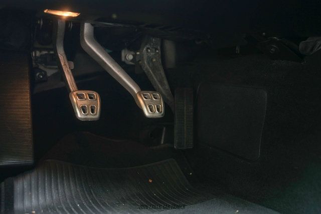 Used 2004 Chevrolet Corvette Convertible w/ Preferred Equipment Group RWD image 40