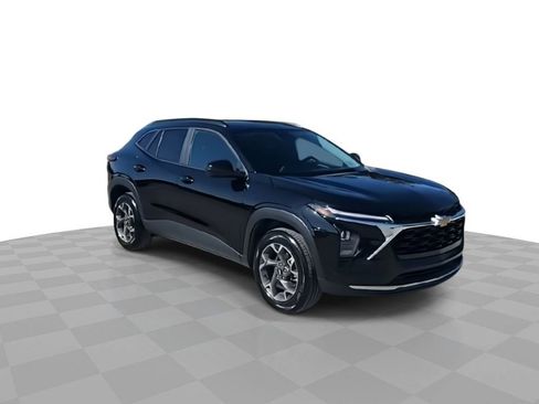 Used 2024 Chevrolet Trax LT image 2