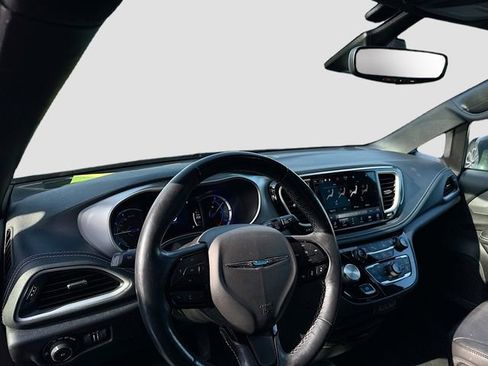 Used 2021 Chrysler Pacifica Touring-L w/ S Appearance Package image 9