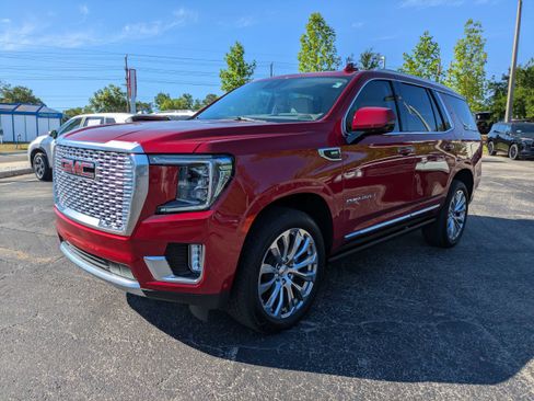 Used 2024 GMC Yukon Denali w/ Advanced Technology Package AWD/4WD image 7