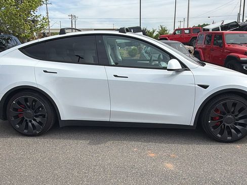 Used 2022 Tesla Model Y Performance image 7
