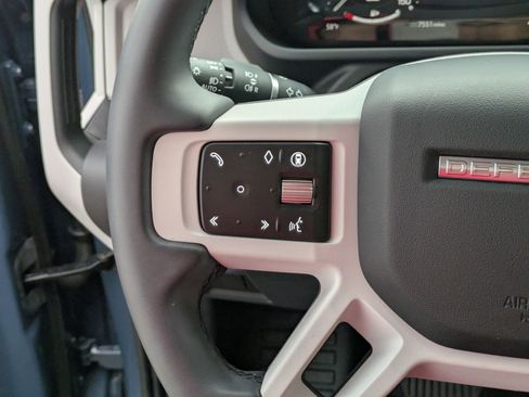 Used 2025 Land Rover Defender 110 S image 19