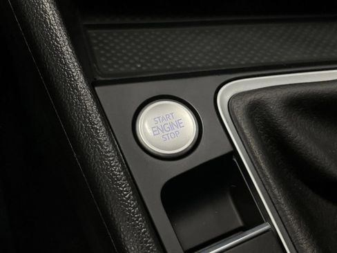 Used 2025 Volkswagen Jetta SE w/ Sunroof Package image 22