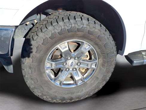 Used 2018 Ford F150 Lariat w/ Equipment Group 502A Luxury image 9