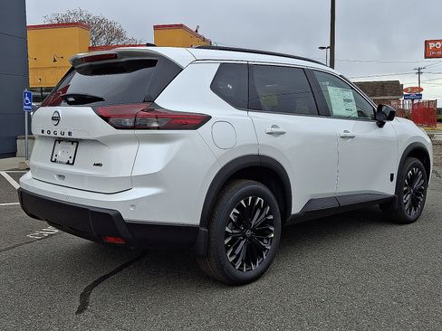 New 2026 Nissan Rogue Dark Armor AWD/4WD image 4