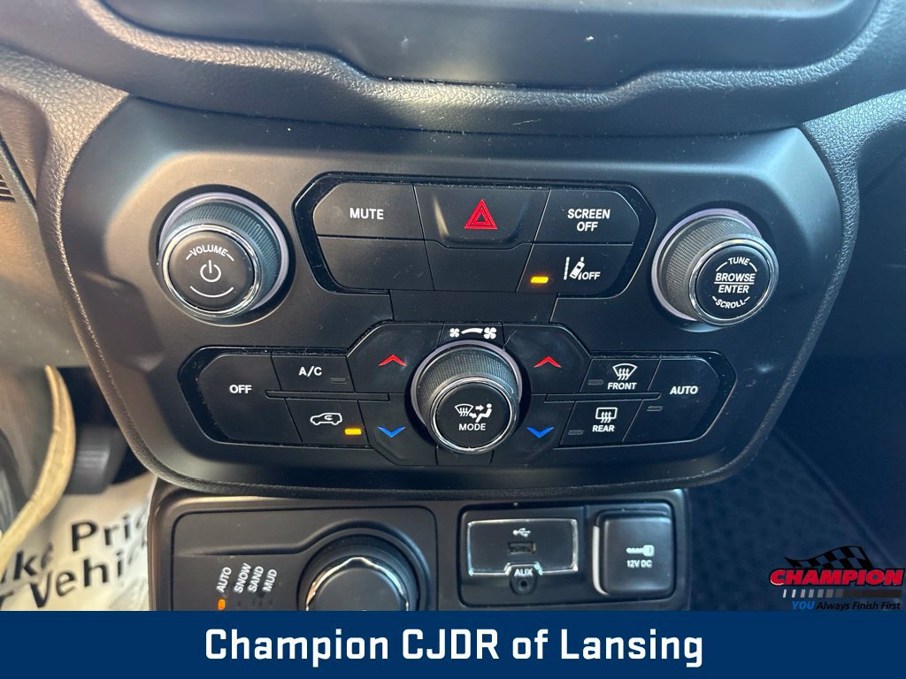 Used 2022 Jeep Renegade Latitude AWD/4WD image 29