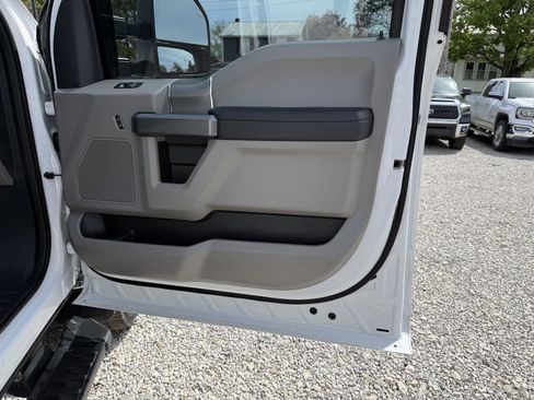 Used 2022 Ford F250 XLT w/ Black Appearance Package AWD/4WD image 17