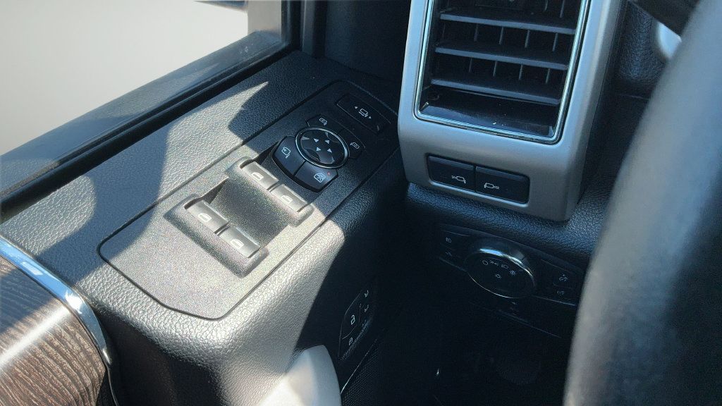 Used 2020 Ford F250 Lariat w/ Lariat Value Package AWD/4WD image 14