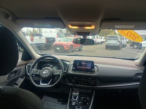 Used 2023 Nissan Rogue S AWD/4WD image 23