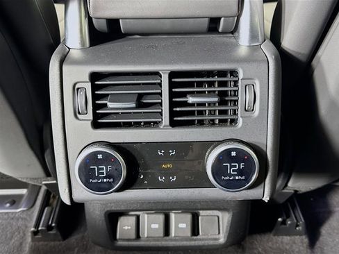 Used 2024 Land Rover Discovery Metropolitan Edition image 27