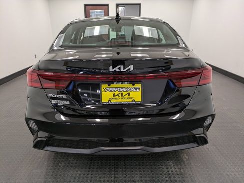 Certified 2022 Kia Forte LXS image 5