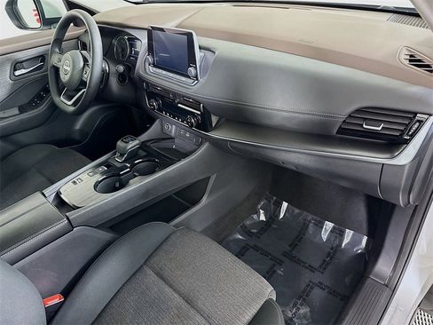 Certified 2022 Nissan Rogue SV image 29