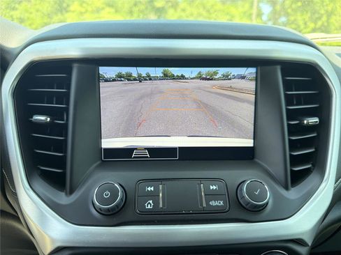 Used 2023 GMC Acadia SLE w/ Driver Convenience Package FWD image 5