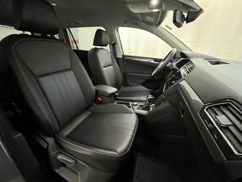 Certified 2024 Volkswagen Tiguan SE w/ MDO Package, Two-Row image 13