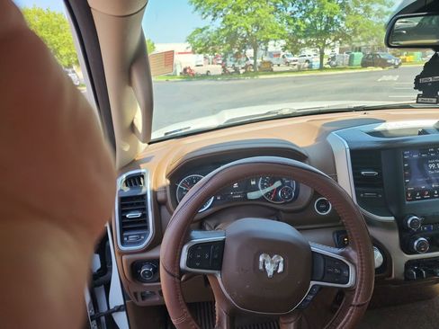 Used 2020 RAM 1500 Laramie AWD/4WD image 19