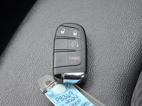 Used 2024 Jeep Compass Latitude AWD/4WD image 26